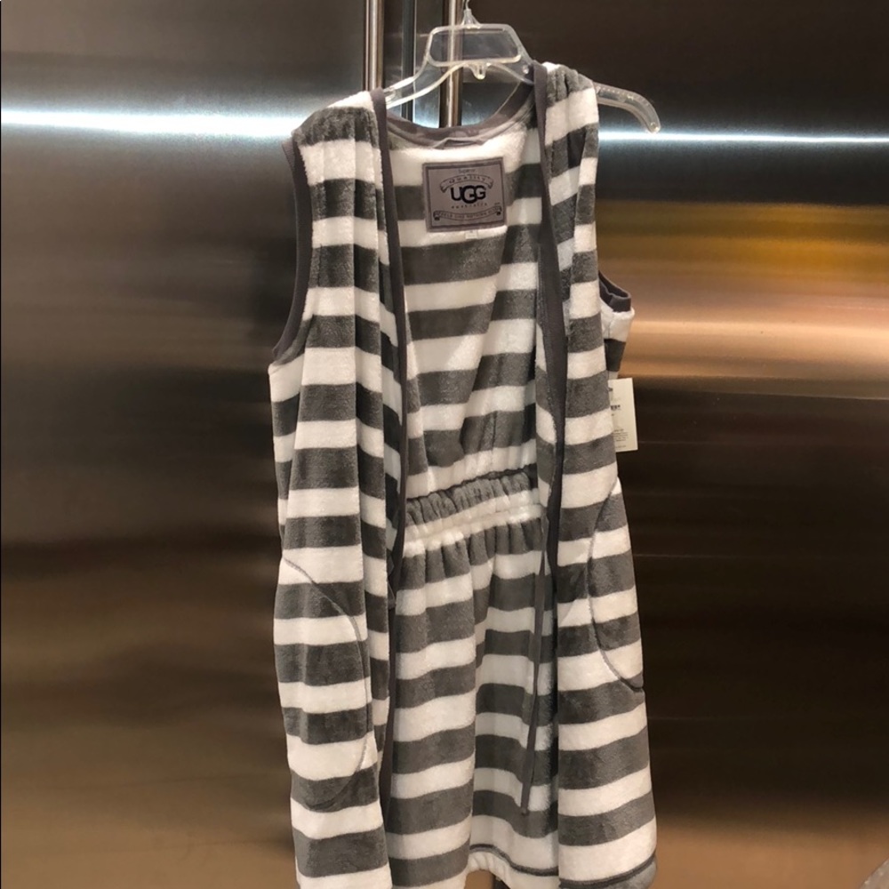 UGG AUSTRALIA ASHLIE ROBE/ LOUNGEWEAR NWT
